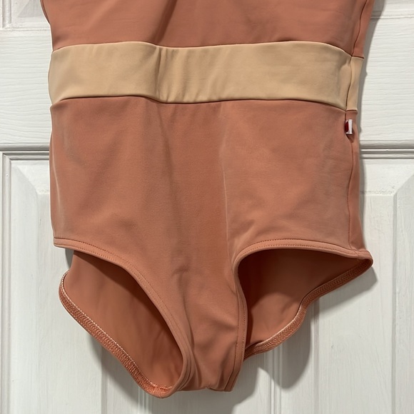 Yumiko Lucy size S techni fabric,velvet trim;peach, light peach/nude,vanilla - Picture 4 of 7